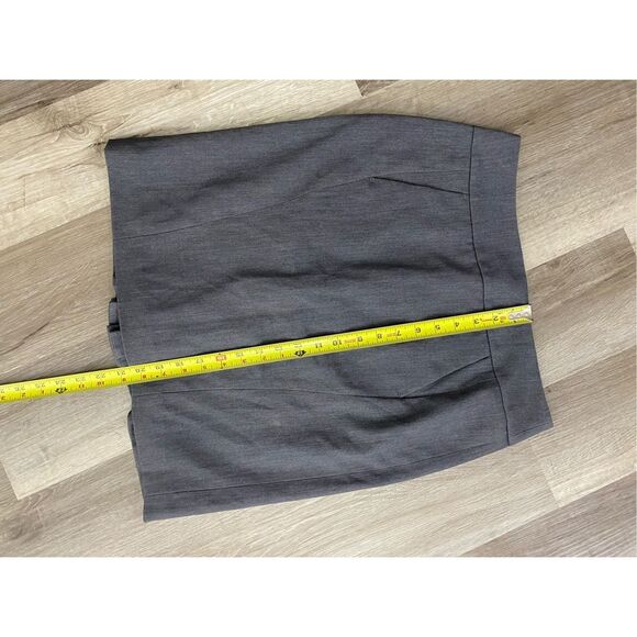 Ann Taylor Loft Grey Pencil Skirt with Back Pleating, Pockets! Size 6 - Picture 2 of 9
